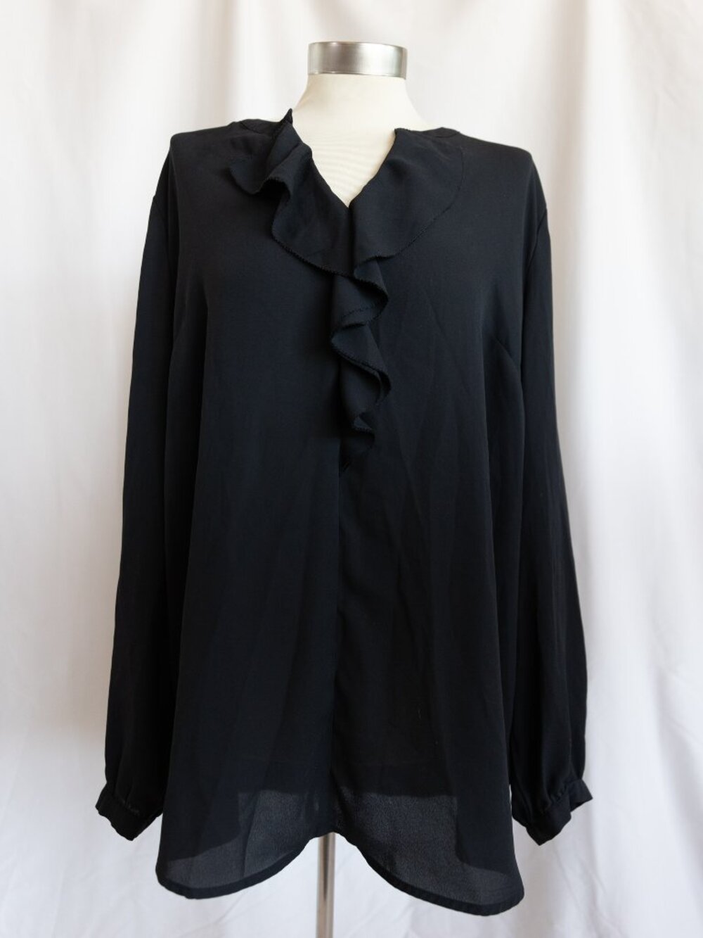 Mossimo Long Sleeve Ruffle V Neck Blouse